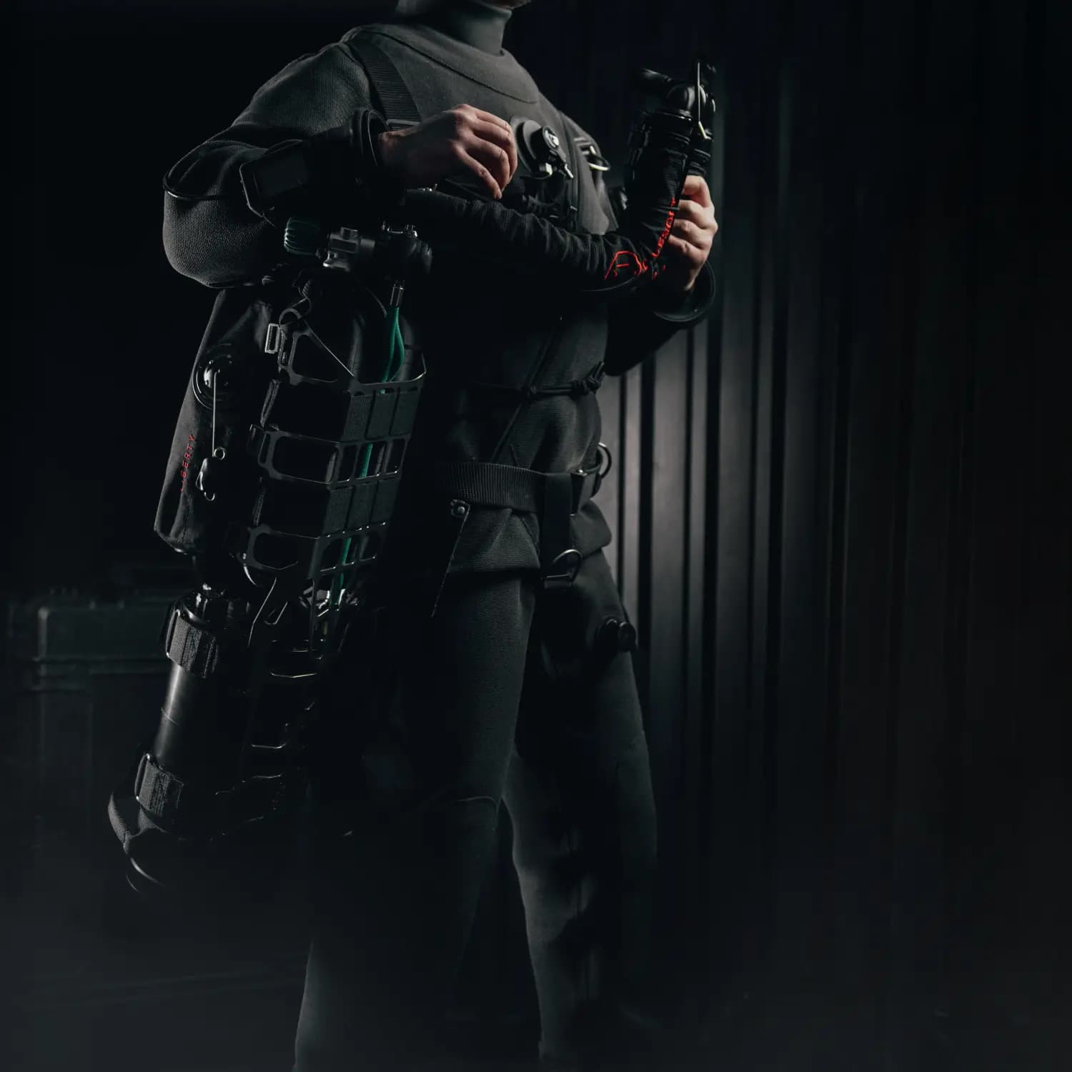 A diver wearing the sidemount Liberty, the unit carried low on the side for a slim profile